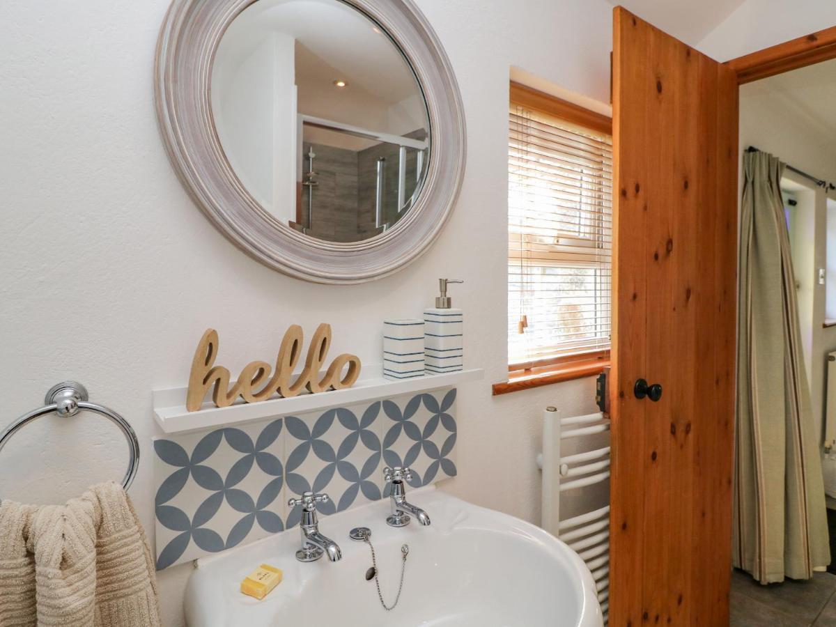 Pond Cottage Truro Bagian luar foto